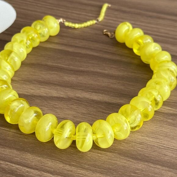 Vibrant Yellow Beaded Necklace Q275 - Picture 4 of 6